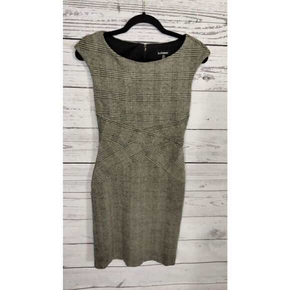 "Le Chateau" woman's dress.  - Picture 1 of 7